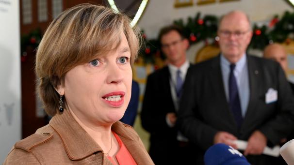 <p>Catherine De Bolle fungiert seit Mai 2018 als Direktorin des Europäischen Polizeiamtes. Zuvor war sie als Generalkommissarin der belgischen Föderalpolizei tätig.</p>
