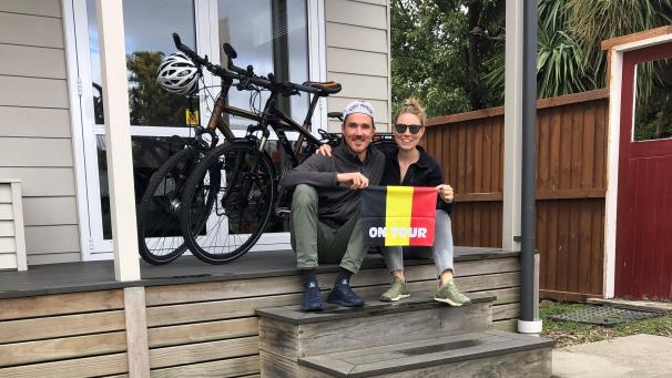 <p>Hier war die Welt noch in Ordnung: Momentan ist Katia Cremer und Manuel Brockhans aber nicht zum Lachen zumute. Das Pärchen aus Eupen sitzt in Neuseeland fest – und die Aussichten auf eine Rückkehr in ihre Heimat sind zurzeit ziemlich düster.</p>