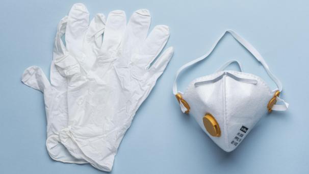 <p>Aufgrund eines Lieferengpasses bei Bestellungen des Föderalstaats wurde der Bedarf an Masken für die Ärzte und die häuslichen Krankenpfleger in der DG bisher nicht ausreichend gedeckt. Deshalb will die DG aushelfen.</p>