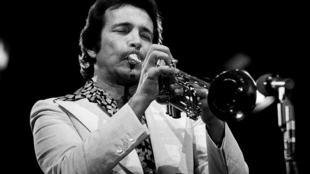 <p>Der amerikanische Trompeter Herb Alpert spielt bei einem Konzert in der Jahrhunderthalle mit seiner „Tijuana Brass“-Band (Archivbild von 1974). Am Dienstag feiert der Ausnahme-Trompeter seinen 85. Geburtstag.</p>