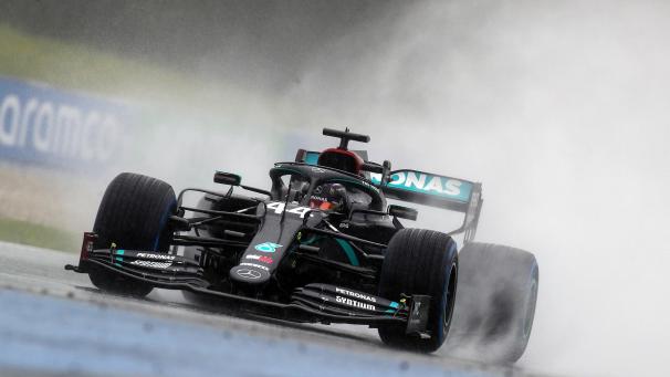 <p>Lewis Hamilton hat sich beim zweiten Formel-1-Rennen der Saison die 89. Pole Position seiner Karriere gesichert.</p>