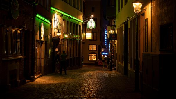<p>Im Mai war es noch leer in den Gassen der Kölner Altstadt. Das hat sich mittlerweile geändert.</p>