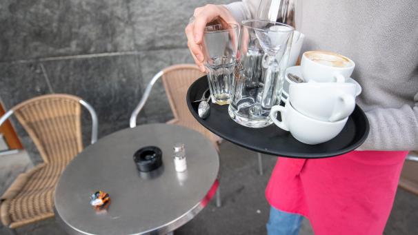 <p>Zahlreiche Schüler und Studenten arbeiten an Wochenenden oder in den Ferien in der Gastronomie.</p>