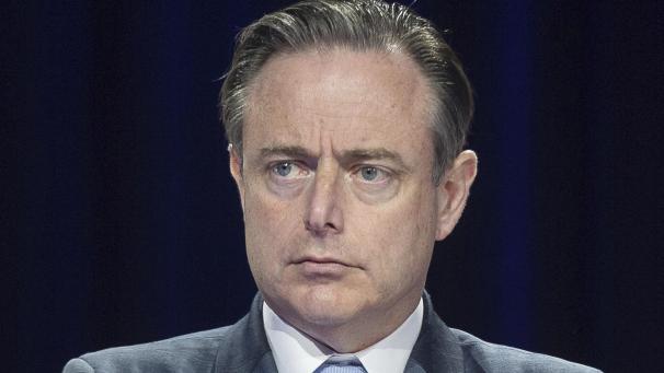<p>N-VA-Chef Bart De Wever hat den Druck auf die potenziellen Partner innerhalb einer „Arizona“-Koalition erhöht.</p>
