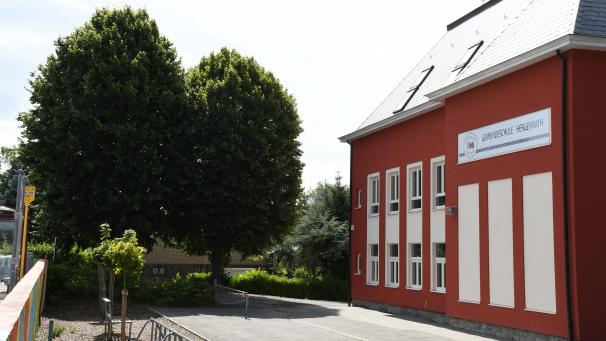 <p>Der Parkplatz ist in einem schlechten Zustand.</p>