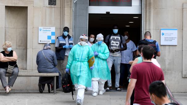 <p>Eine Szene aus Lleida. Dort sprachen Bürger von einem „lächerlichen Hin und Her“, Ladenbesitzer warnten vor einer „wirtschaftlichen Katastrophe“.</p>