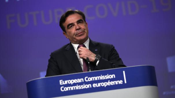 <p>Margaritis Schinas bei einer Pressekonferenz am 15. Juli 2020 im EU-Hauptsitz in Brüssel</p>