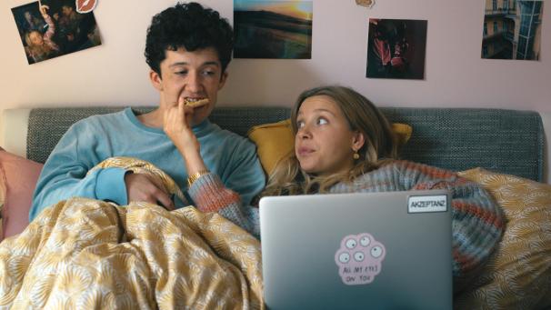 <p>Maximilian Mundt als Moritz Zimmermann und Anna Lena Klenke als Lisa Novak in einer Szene der Serie „How to Sell Drugs Online (Fast)“. Die zweite Staffel ist ab kommenden Dienstag auf dem Streamingdienst Netflix zu sehen.</p>