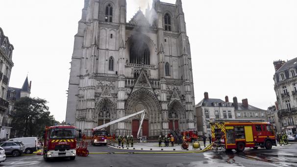 <p>In der Kathedrale von Nantes war am Samstagmorgen ein Feuer ausgebrochen.</p>