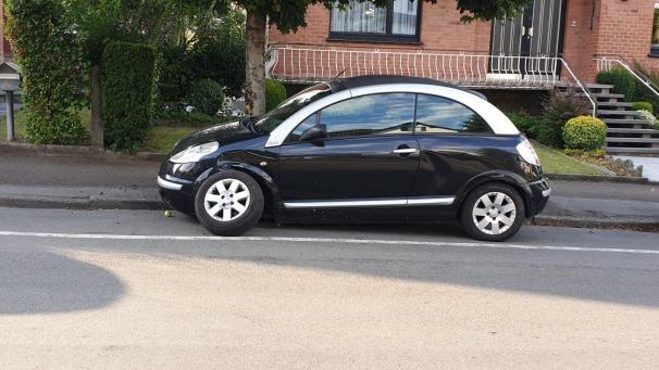 <p>Der Citroen wurde infolge der Kollision arg in Mitleidenschaft gezogen.</p>