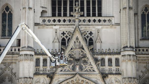 <p>In der Kathedrale von Nantes war am Samstagmorgen ein Feuer ausgebrochen.</p>
