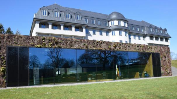 <p>Blick auf den Plenarsaal des Parlamentes der Deutschsprachigen Gemeinschaft</p>