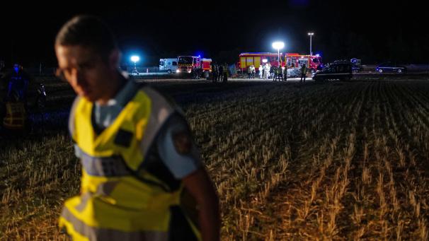 <p>In dem Auto saßen insgesamt neun Menschen - alle Opfer gehören zu derselben Familie aus Vénissieux, einem Vorort von Lyon.</p>