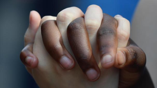 <p>In loser Reihenfolge erscheinen in den kommenden Tagen Interviews mit Menschen, die von ihren Erfahrungen berichten, die sie als „Personen mit Migrationshintergrund“ erfahren mussten.</p>