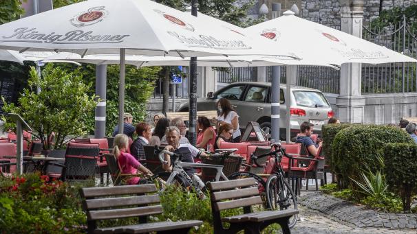 <p>Bei schönem Wetter sind die Terrassen in der Eupener Innenstadt auch unter der Woche gut besetzt.</p>