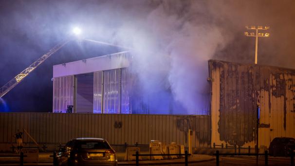 <p>Am Lütticher Flughafen brach in der Nacht von Mittwoch auf Donnerstag ein Feuer aus.</p>
