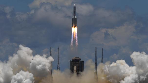 <p>Chinas Rakete hob am Donnerstag vom Raumfahrtbahnhof in Wenchang auf der südchinesischen Insel Hainan ab.</p>