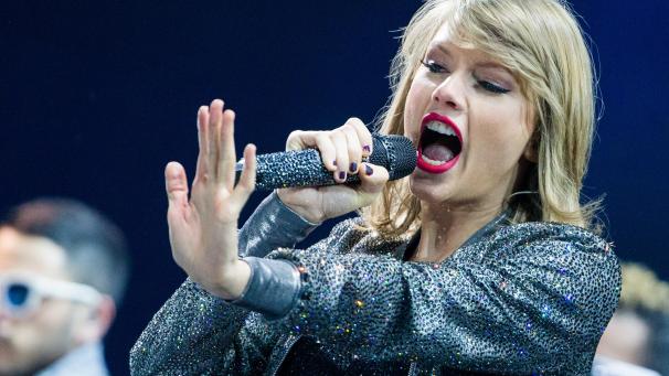 <p>Die US-amerikanische Sängerin Taylor Swift 2015 in der Lanxess Arena</p>