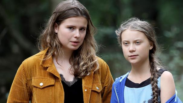 <p>Luisa Neubauer (l.) und Greta Thunberg stehen zusammen im Hambacher Forst. Die Klimabewegung Fridays for Future will trotz der Corona-Krise im Herbst wieder weltweit auf den Straßen demonstrieren.</p>