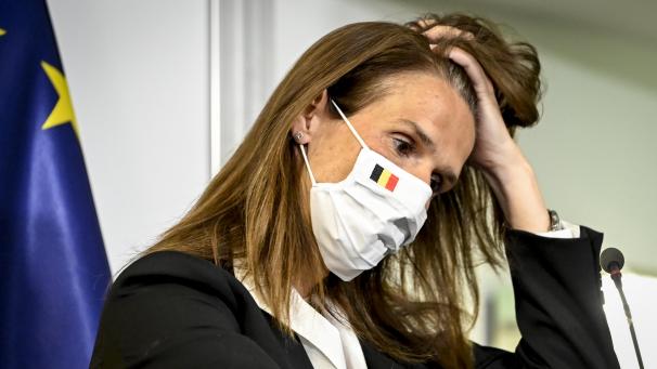 <p>Sophie Wilmès während der Verkündung der neuen Corona-Maßnahmen am Donnerstag.</p>