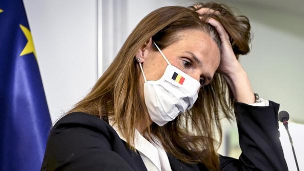 <p>Premierministerin Sophie Wilmès weht derzeit ein eisiger Wind entgegen.</p>
