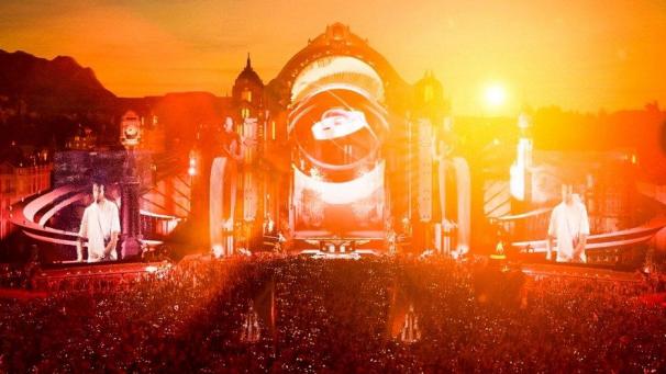 <p>Das Digital-Festival „Tomorrowland Around the World“ bot eine beeindruckende Mainstage im 3D-Design.</p>