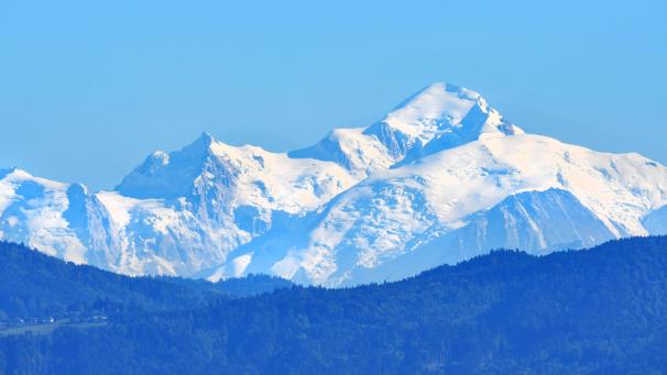<p>Der schneebedeckte Mont Blanc in den Alpen</p>