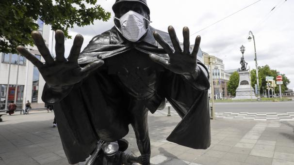 <p>Ist die Corona-Lage in Brüssel unterbelichtet? Foto: Statue des „Polizisten Nr.15“ (aus den Comic-Abenteuern von Quick und Flupke) am Place Sainctelette.</p>