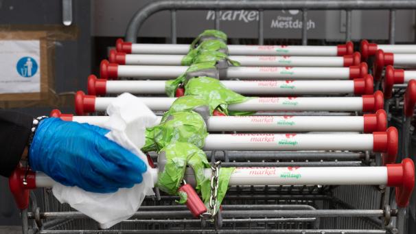 <p>Der Nationale Sicherheitsrat hatte die Bedingungen für das Einkaufen wieder verschärft.<br />
Foto: belga</p>