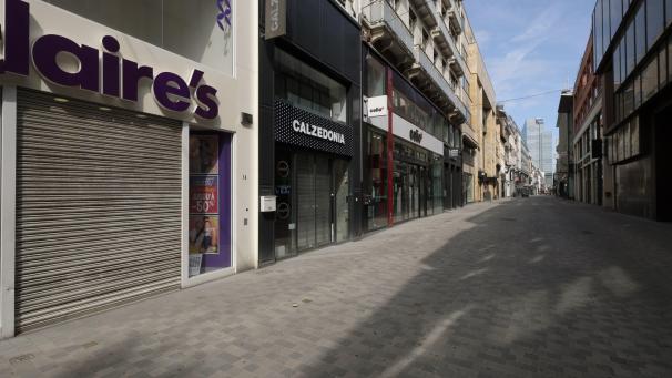 <p>Menschenleere Einkaufsstraße Rue Neuve in Brüssel während des Lockdowns im Frühjahr.</p>
