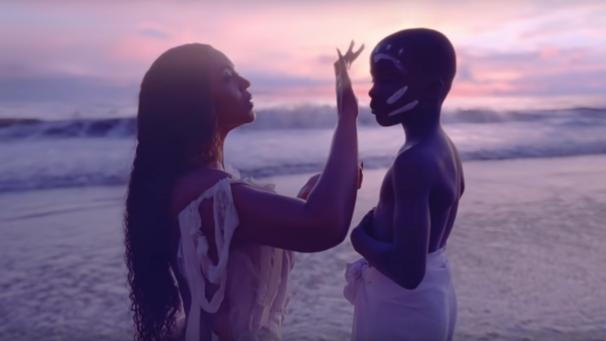 <p>Eine Szene aus dem Trailer zum Film „Black is King“ von Beyoncé (l.)</p>