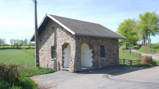 <p>Wegen nachlassender Quellen und eines deutlich überdurchschnittlichen Verbrauchs sind die Trinkwasserreserven der Gemeinde Büllingen (hier die Pumpstation An Lotten in Rocherath) dramatisch zurückgegangen.</p>