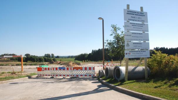 <p>Im Holzindustriepark „Pôle Ardenne Bois“ in Courtil (Gouvy) werden bis 2021 neue Gewerbeflächen eingerichtet.</p>