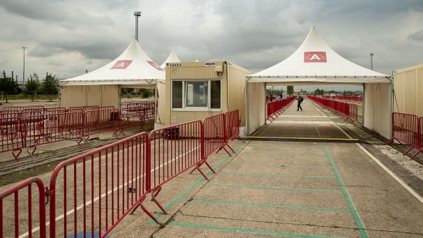 <p>Im schwer getroffenen Antwerpen wird diese Woche ein „Covid-Testdorf“ (für asymptomatische Personen) eröffnet, wo täglich 500 bis 4.000 Proben entnommen werden können.</p>