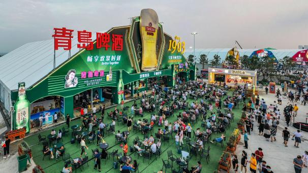 <p>Während das Münchner Oktoberfest - das größte Volksfest der Welt - in diesem Jahr ausfällt, feiern sie in Tsingtao das „Tsingtao Beer Festival“.</p>