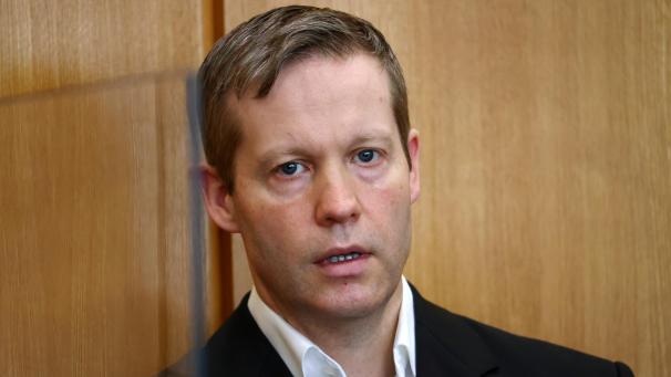 <p>Stephan Ernst, der des Mordes an dem Politiker Walter Lübcke angeklagt ist, steht bei seinem Prozess vor dem Oberlandesgericht Frankfurt.</p>