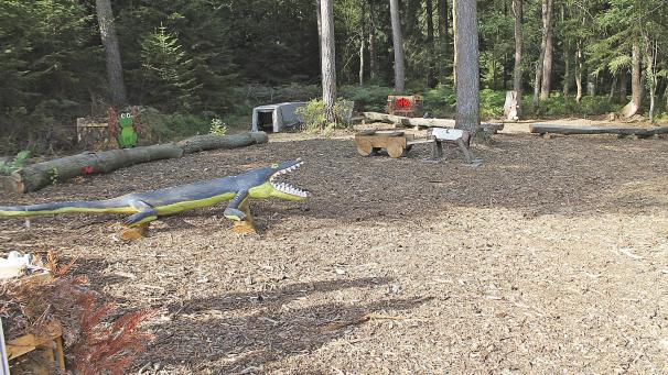 <p>Mit verhältnismäßig geringen Kosten von rund 1.500 Euro aus dem Umweltbudget schaffte die Gemeinde Raeren in Zusammenarbeit mit AVES i ein in die Natur und ins natürliche Licht eingebettetes Kinderparadies.</p>