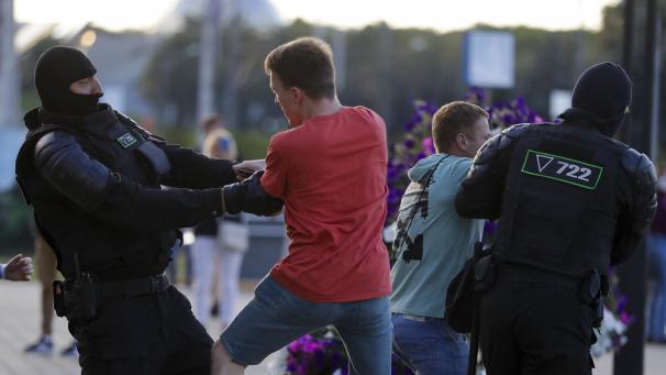 <p>In Belarus gehen die Menschen weiter gegen Präsident Lukaschenko auf die Straße. Viele glauben nicht, dass es bei seiner Wiederwahl mit rechten Dingen zuging.</p>
