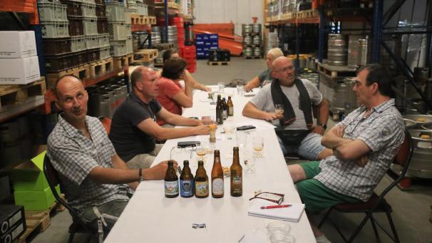 <p>Die Teilnehmer des Biertastings durften sich durch das regionale Angebot des Getränkehändlers schmecken.</p>