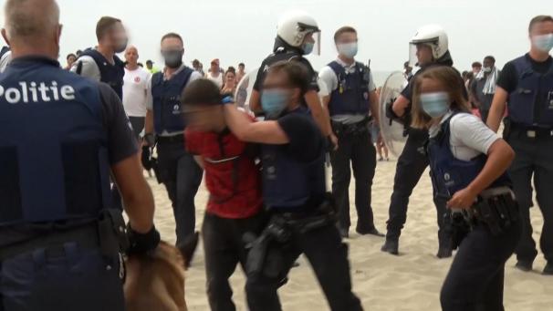<p>Am Strand von Blankenberge musste die Polizei am Samstag Dutzende Unruhestifter zur Raison bringen.</p>