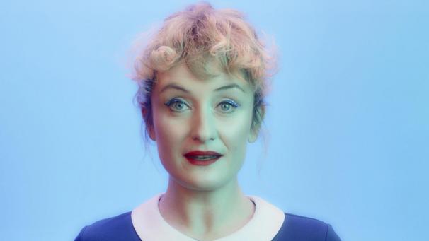 <p>Cindy Hennes ist nicht nur eine Hälfte von Pixie Paris, sie hat auch ein anderes „musikalisches Gesicht“, malt und produziert Videos.</p>