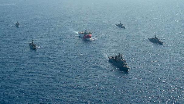 <p>Das türkische Forschungsschiff „Oruc Reis“ schippert durch das Mittelmeer. Begleitet wird der Kahn von der Marine.</p>
