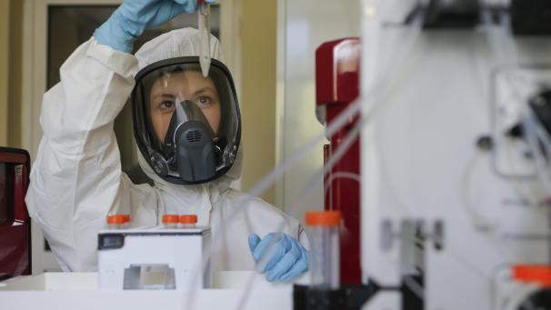<p>Russland hat einen Corona-Impfstoff zugelassen. Die internationale Skepsis gegenüber dem Impfstoff ist groß, da die Wirkung nur für weniger als zwei Monate an Menschen untersucht wurde.</p>