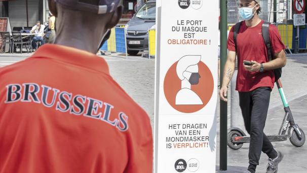 <p>Nicht mehr nur im Stadtzentrum oder in Einkaufsstraßen, sondern überall in der Region Brüssel gilt Maskenpflicht.</p>