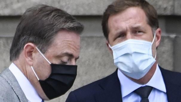 <p>Grüne und Blaue wollen, dass die Vorregierungsbildner Paul Magnette (r.) und Bart De Wever Klartext reden.</p>