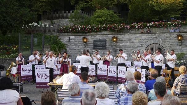 <p>Unter freiem Himmel werden die Grenzlandmusikanten auch am Sonntag in Rodt auftreten.</p>