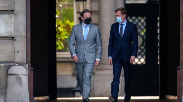 <p>Ziehen ihren Hut: Bart De Wever (links) und Paul Magnette (rechts).</p>