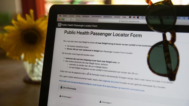 <p>Seit Ende Juli müssen alle Belgier, die sich mindestens 48 Stunden im Ausland aufgehalten haben, bei ihrer Rückkehr ein „Passenger Locator Formular“ ausfüllen.</p>