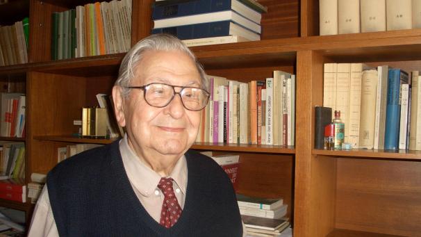 <p>Mit 70 Jahren beendete Karl Gatzweiler im Jahr 2001 seinen Dienst als Generalvikar, und es begann die Zeit des Ruhestands.</p>