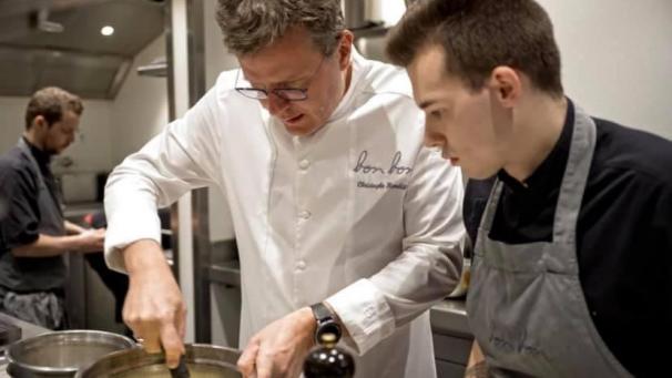 <p>Andy Nelles (r.) zeigt sich immer wieder von Chef Christophe Hardiquest (l.) beeindruckt.</p>